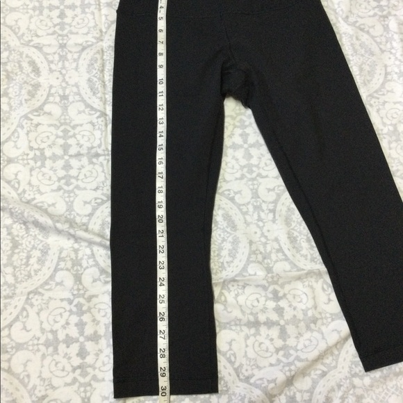 Lululemon Athletica Capri Leggings 10 - Picture 7 of 9